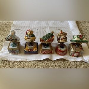 5 ceramic Christmas music boxes